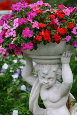26 March 2005 the Female Statue In tuen mun Park