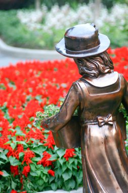 26 March 2005 the Female Statue In tuen mun Park