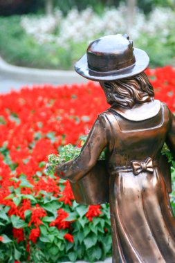 26 March 2005 the Female Statue In tuen mun Park