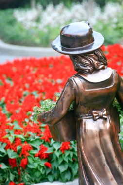 26 March 2005 the Female Statue In tuen mun Park