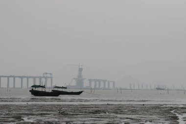 26 Match 2005 Lau Fau Shan 'daki eski bir balıkçı teknesinin yan görüntüsü