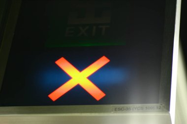 26 Mart 2005. Hong Kong 'daki subeay istasyonunda tabela. 