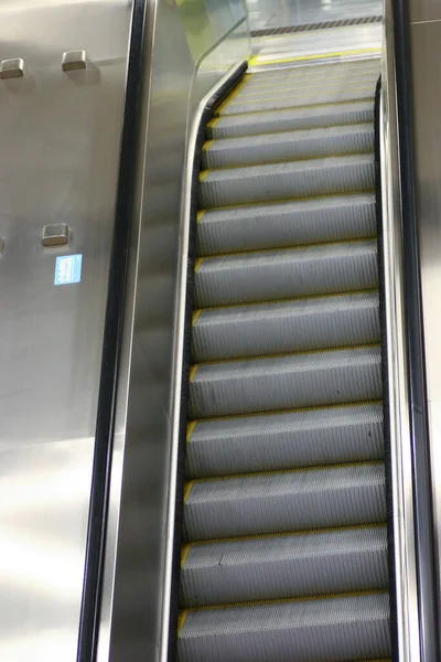 March 2005 Empty Escalators Modern Building Indoor — ストック写真