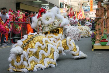 20 Mart 2005 Tai Kok Tsui Tapınağında aslan dansı