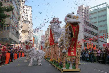 20 Mart 2005 Tai Kok Tsui Tapınağında aslan dansı