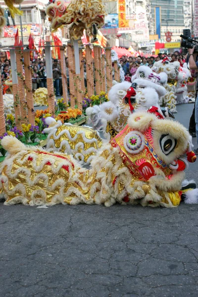 March 2005 Lion Dance Tai Kok Tsui Temple Fair — Stock Photo, Image