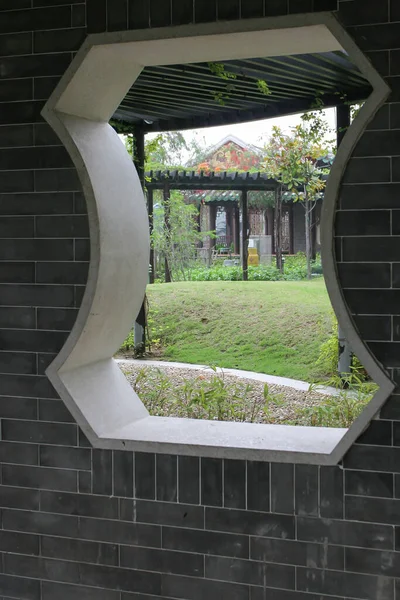 Stile Finestra Cinese Nel Muro Lingnan Garden Aprile 2005 — Foto Stock