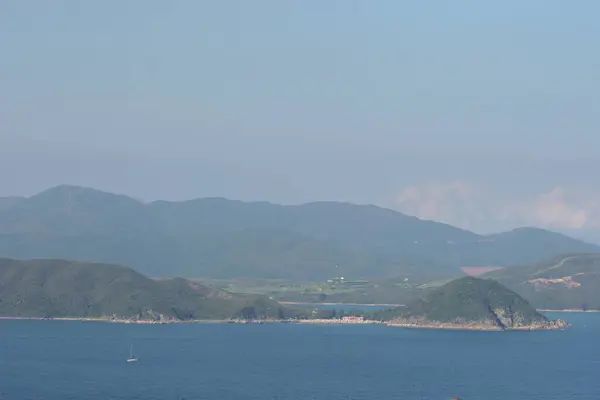 May 2005 Green Islands Surrounded Blue Ocean Port Shelter —  Fotos de Stock