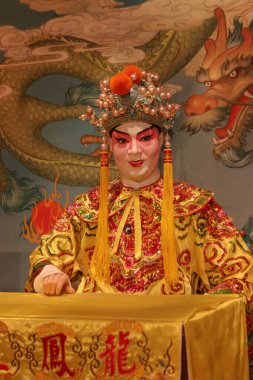 29 Mayıs 2005 Çinli Opera sanatçısının gerçek boyutunda oyuncağı sergilendi 