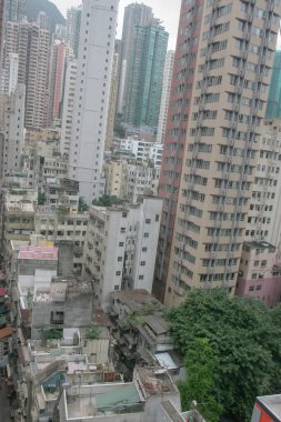 6 Haziran 2005 'te Sheung Wan konut ve ofis binalarının şehir manzarası