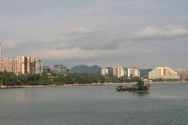 11 Haziran 2005 'te Castle Peak Körfezi Rıhtım Alanı' ndaki sahil şeridi