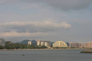 11 Haziran 2005 'te Castle Peak Körfezi Rıhtım Alanı' ndaki sahil şeridi