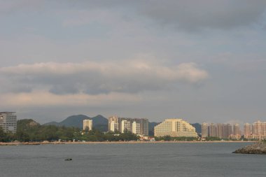 11 Haziran 2005 'te Castle Peak Körfezi Rıhtım Alanı' ndaki sahil şeridi