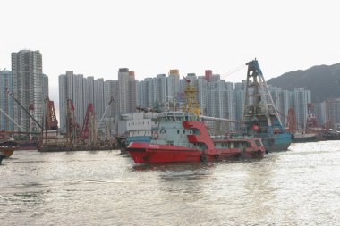 11 Haziran 2005 'te Castle Peak Körfezi Rıhtım Alanı' nda itfaiye tekneleri