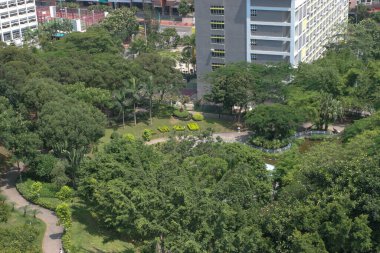 11 Haziran 2005 'te, Yuen uzunluğundaki iskan binası.