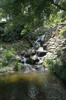11 Haziran 2005. Yuen Long Park 'taki küçük şelale.