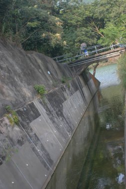 8 Ekim 2005 Aberdeen Barajı 'ndaki su kaynağı. 