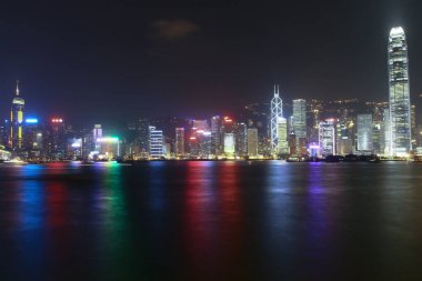 21 Ekim 2005 Kowloon 'dan Hong Kong Adası panoramik görüntüsü.