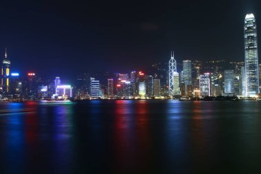 21 Ekim 2005 Kowloon 'dan Hong Kong Adası panoramik görüntüsü.