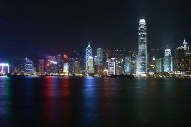 21 Ekim 2005 Kowloon 'dan Hong Kong Adası panoramik görüntüsü.