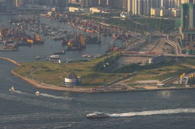 16 Temmuz 2005 'te Batı Kowloon' daki inşaat sahasında.