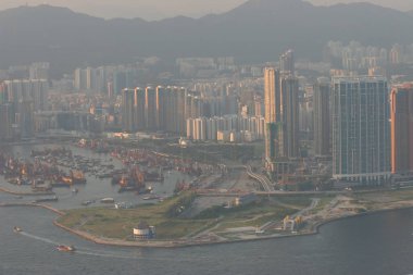 16 Temmuz 2005 'te Batı Kowloon' daki inşaat sahasında.