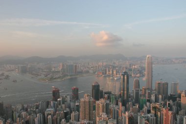 16 Temmuz 2005 'te Hong Kong Peak' ten ufuk çizgisi