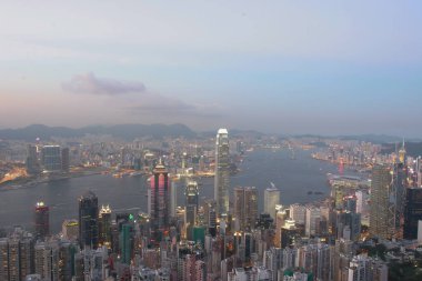 16 Temmuz 2005, Victoria Limanı ve Lugard Yolu Gözcüsü gökdelenleri