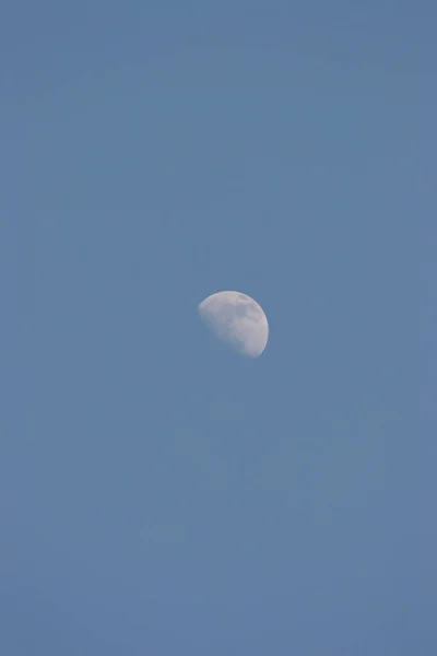 Halve Maan Met Blauwe Lucht Het Natuurthema — Stockfoto
