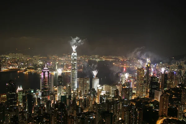 2005年7月16日香港维多利亚港的夜景及烟火 — 图库照片