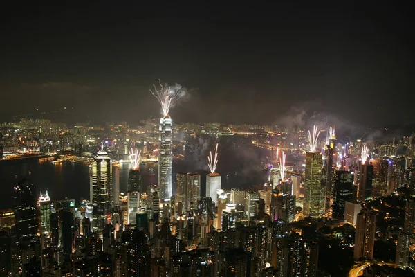 2005年7月16日香港维多利亚港的夜景及烟火 — 图库照片