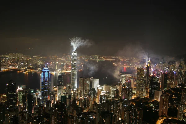 2005年7月16日香港维多利亚港的夜景及烟火 — 图库照片