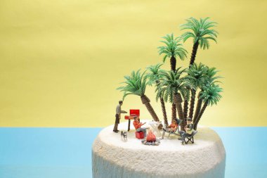 Genç hindistan cevizi bayramının tadını çıkarın.