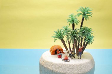 Genç hindistan cevizi bayramının tadını çıkarın.