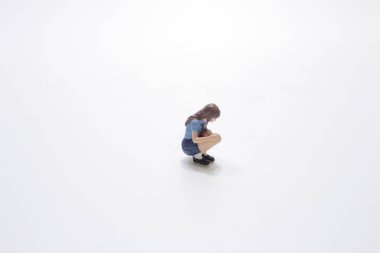 Küçük çocuk figürü, aile kavramı için imaj kullanımı.