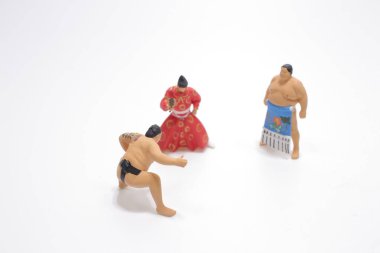 Mini Sumo figürü gemide kavga ediyor.
