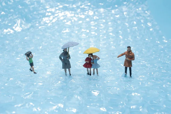 Mini Figure Walk Ubder Rain Umbrella — Stock Photo, Image