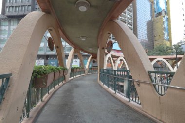 2 Nisan 2021 Causeway Bay, Hong Kong 'daki Circular köprüsü.