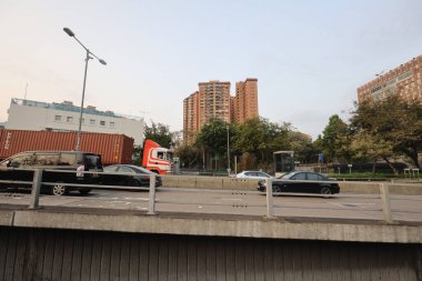 27 Mart 2021 Gascoigne Yolu, Hong Kong 'da yoğun saat.