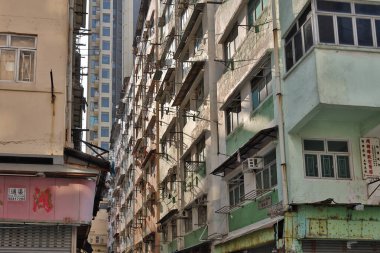 27 Mart 2021 Kentsel yenilenme altındaki eski apartman Kwa Wan 'a gidiyor.