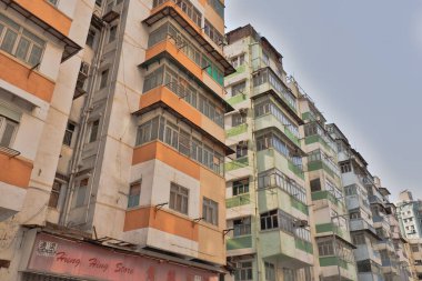 27 Mart 2021 Kentsel yenilenme altındaki eski apartman Kwa Wan 'a gidiyor.