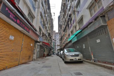 27 Mart 2021 Kentsel yenilenme altındaki eski apartman Kwa Wan 'a gidiyor.