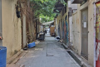 27 Mart 2021 Kwa Wan yerleşim bölgesi arasındaki ara sokak.