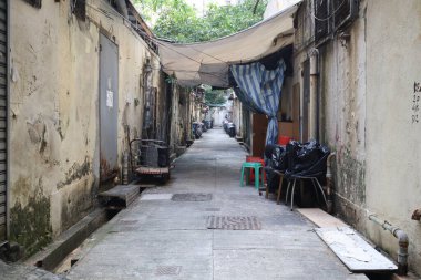 27 Mart 2021 Kwa Wan yerleşim bölgesi arasındaki ara sokak.