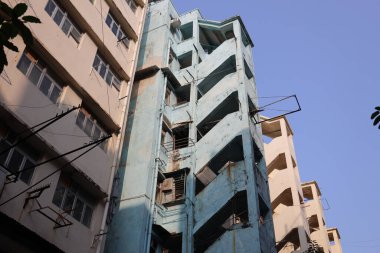 27 Mart 2021 'de Wing Kwong caddesindeki Kentsel yenilenme altındaki eski apartman Kwa Wan' a.