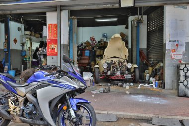 27 Mart 2021, To Kwa Wan, Hong Kong 'daki küçük garaj.