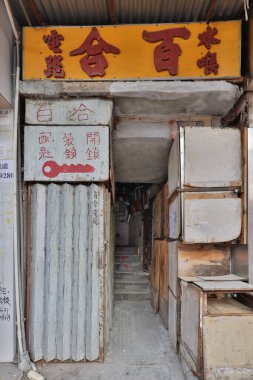 27 Mart 2021, Tong Lau merdiveninin altındaki tezgah.