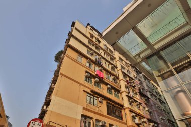 27 Mart 2021 'de Ma Tau Kok' taki eski apartmanın altında.