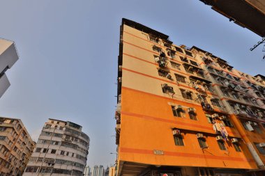 27 Mart 2021 'de Ma Tau Kok' taki eski apartmanın altında.