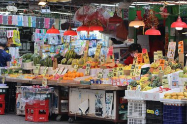 23 Nisan 2021 Fa Yuen Caddesi 'ndeki açık hava pazarı.